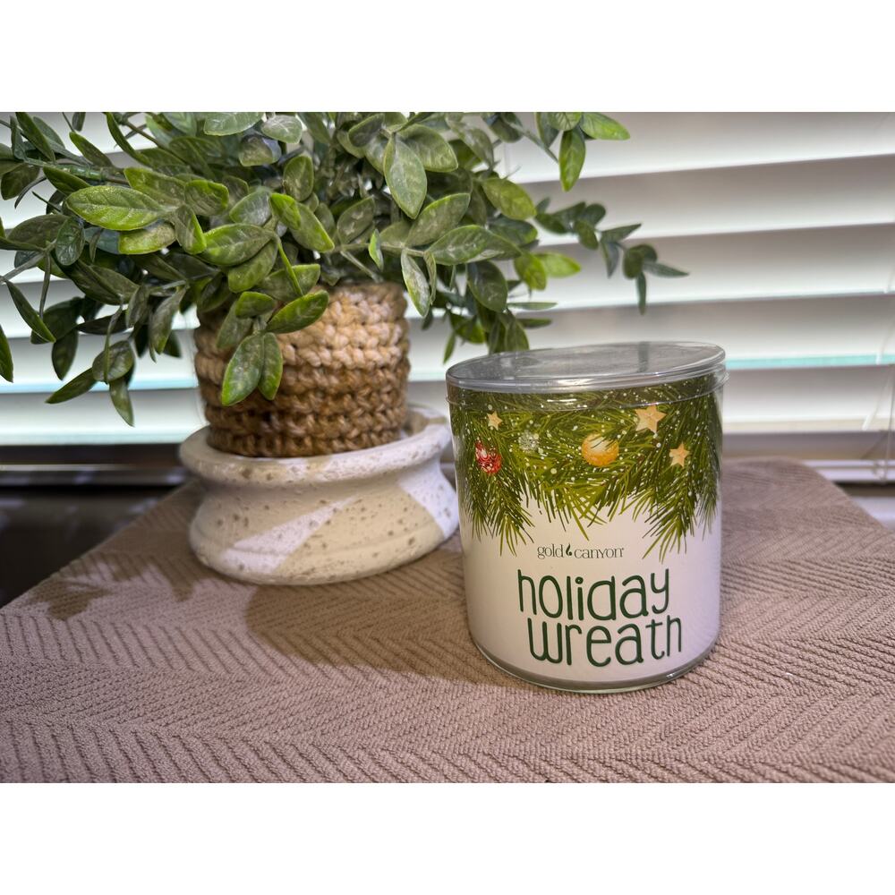 Gold Canyon Candles Holiday Wreath RARE  Hard to Find Scented Candle 14.5oz